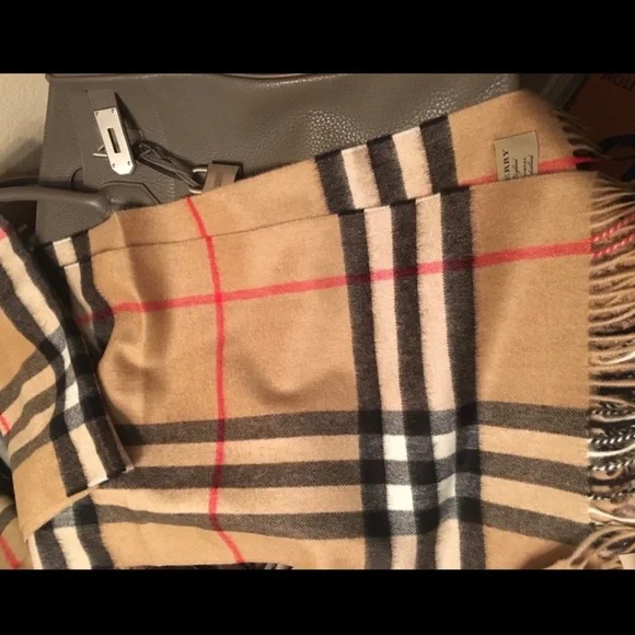 Burberry scarves 2025 sale authentic
